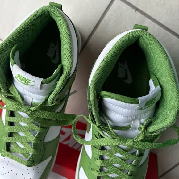Mens 11.5 Nike Chlorophyll Dunks - Picture 8 of 11